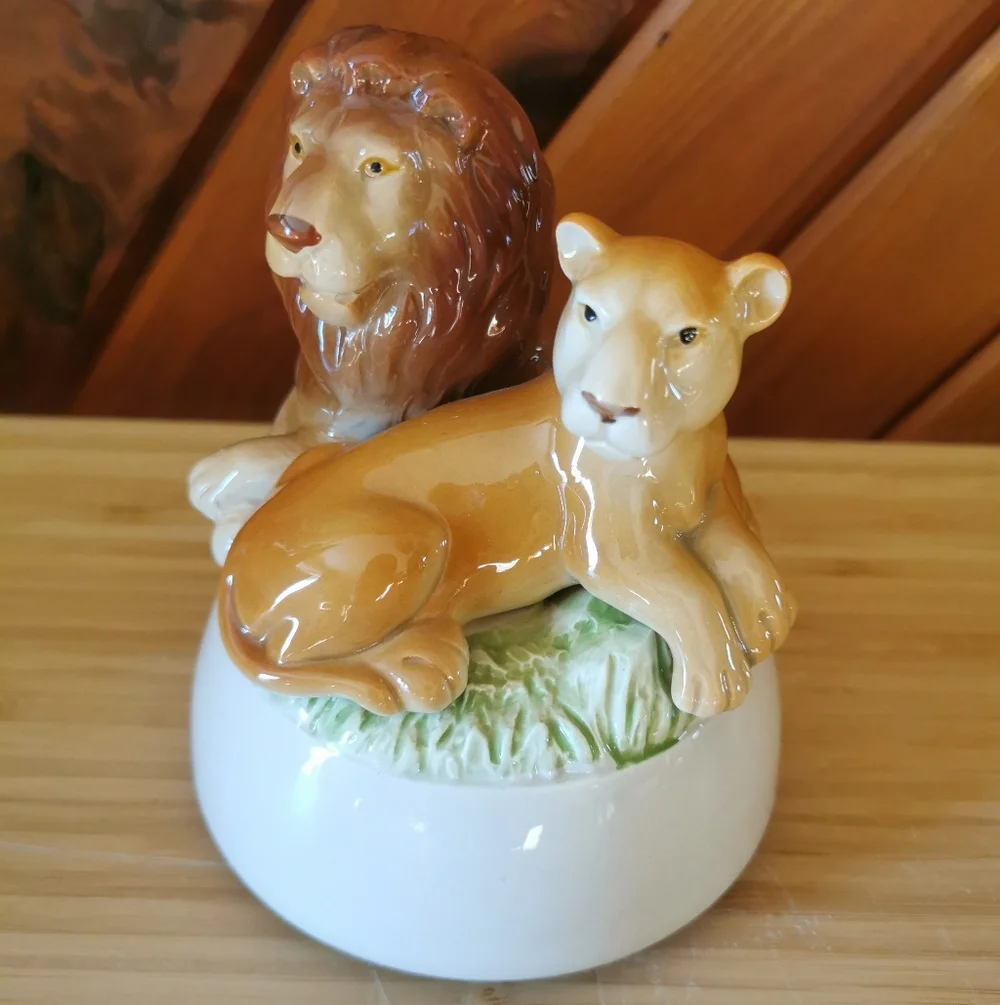 Vintage Otagiri “Born Free” Lions Music Box - Picture 6 of 8
